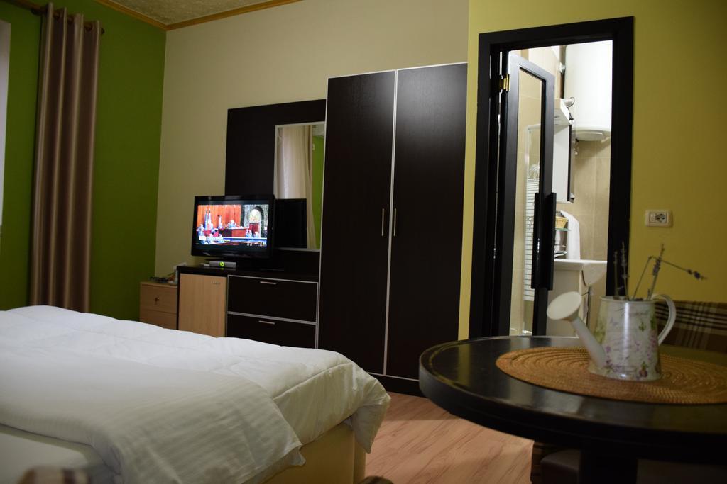 Hotel Eagle ติรานา ภายนอก รูปภาพ