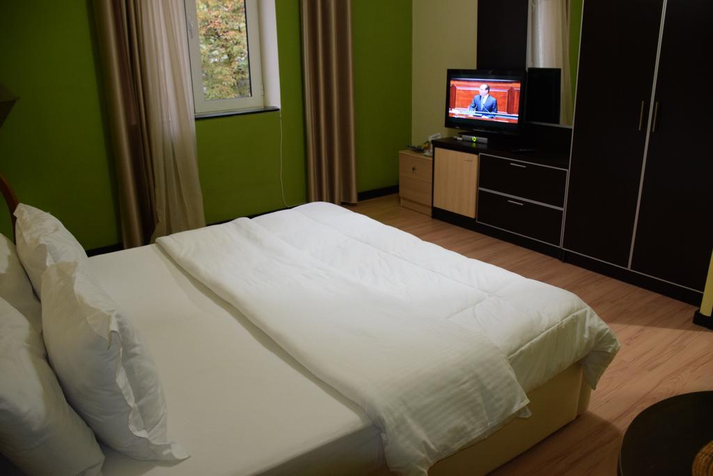Hotel Eagle ติรานา ภายนอก รูปภาพ