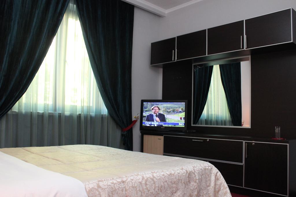 Hotel Eagle ติรานา ภายนอก รูปภาพ
